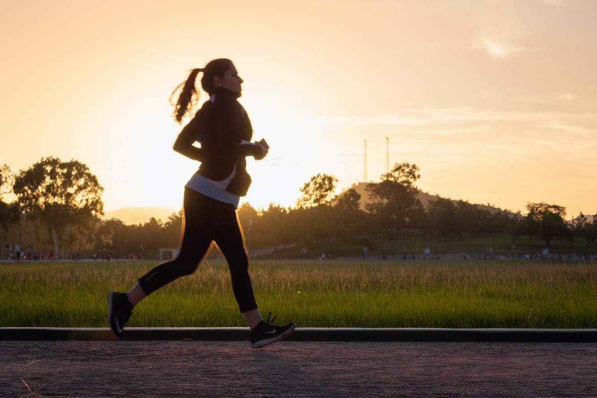 femme running